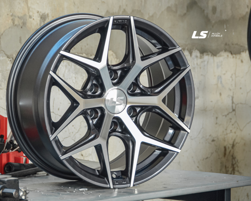 R17 6x139,7 8J ET30 D106,1 LS Wheels 1303 GMF R17 6x139,7 8J ET30 D106,1 LS Wheels 1303 GMF